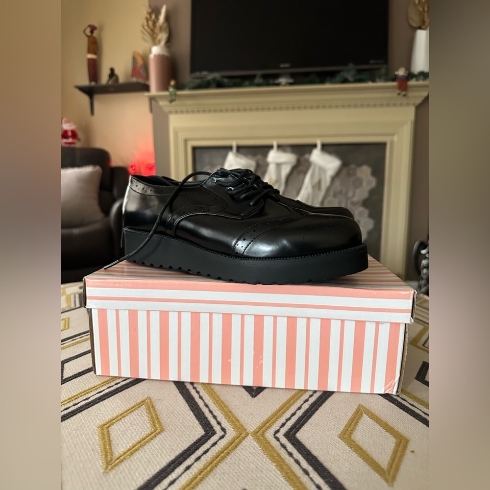 Black Oxford Shoe Size 8 Never worn